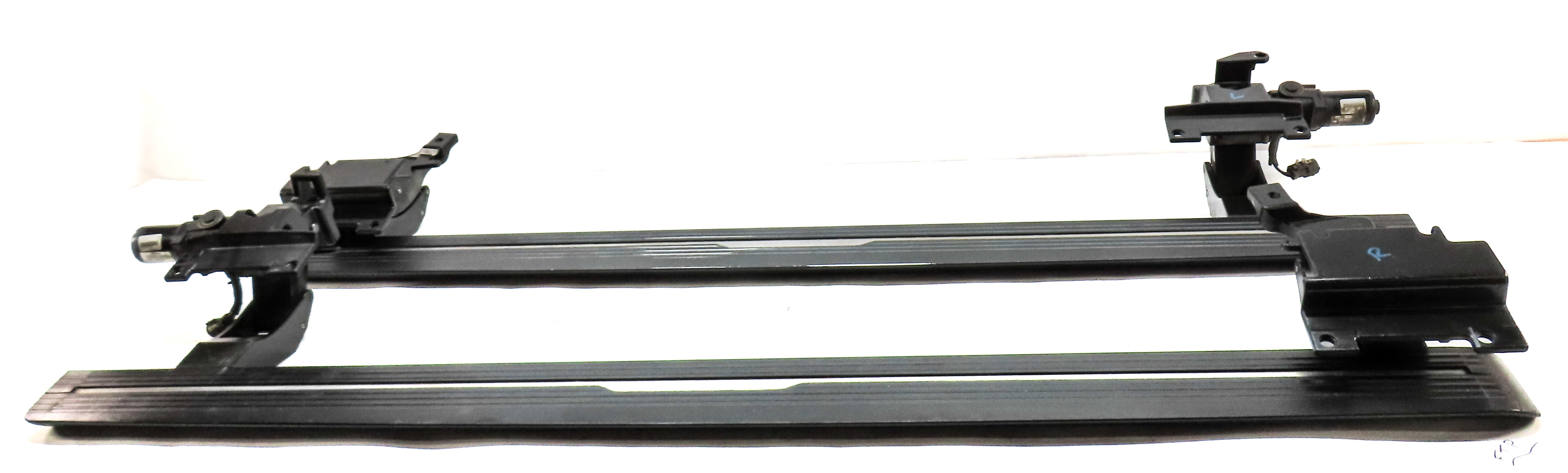 2013 LAND RANGE ROVER (L405) FRONT LEFT & RIGHT RUNNING BOARD STEP SET w/MOTORS — exact item pictured